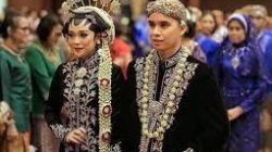 Mengenal Keindahan dan Makna di Balik Busana Tradisional Jawa, Gramedia